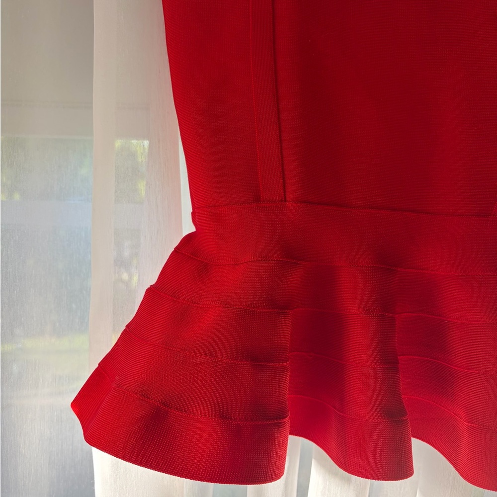 Elegant Red Sleeveless Dress - Picture 3 of 4